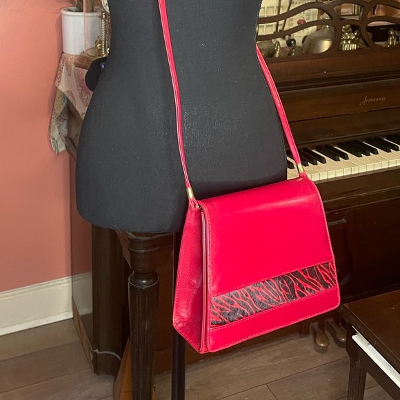 Vintage 90s J Renee red boxy crossbody bag with faux calf hair animal print - Picture 2 of 7
